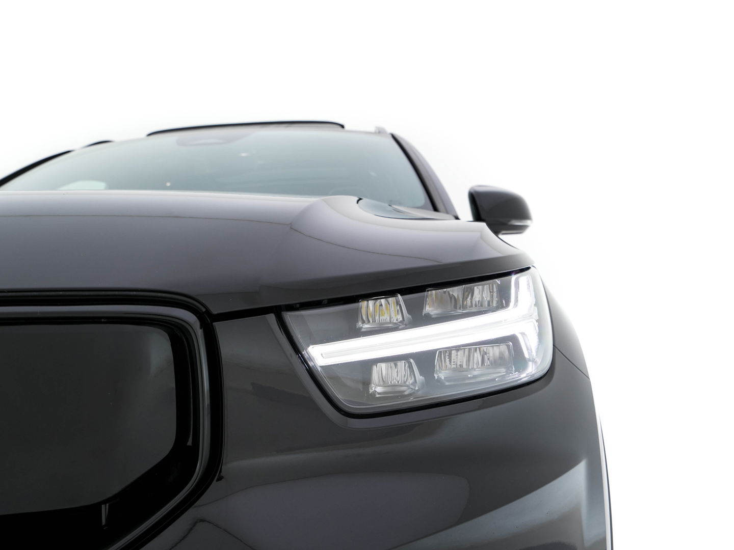 Volvo XC40 Recharge P8 AWD R-Design [ 3-Fase ] { SOH-89%} (INCL-BTW) *PANO | LEATHER-ALCANTARA | DIGI-COCKPIT | FULL-LED | PREMIUM-AUDIO | CARPLAY | KEYLESS | NAVI-FULLMAP | ECC | PDC | HEATED-SPORTSEATS | BLIS | PRIVACY-GLASS | 19''ALU*