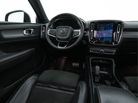 Volvo XC40 Recharge P8 AWD R-Design [ 3-Fase ] { SOH-89%} (INCL-BTW) *PANO | LEATHER-ALCANTARA | DIGI-COCKPIT | FULL-LED | PREMIUM-AUDIO | CARPLAY | KEYLESS | NAVI-FULLMAP | ECC | PDC | HEATED-SPORTSEATS | BLIS | PRIVACY-GLASS | 19''ALU*