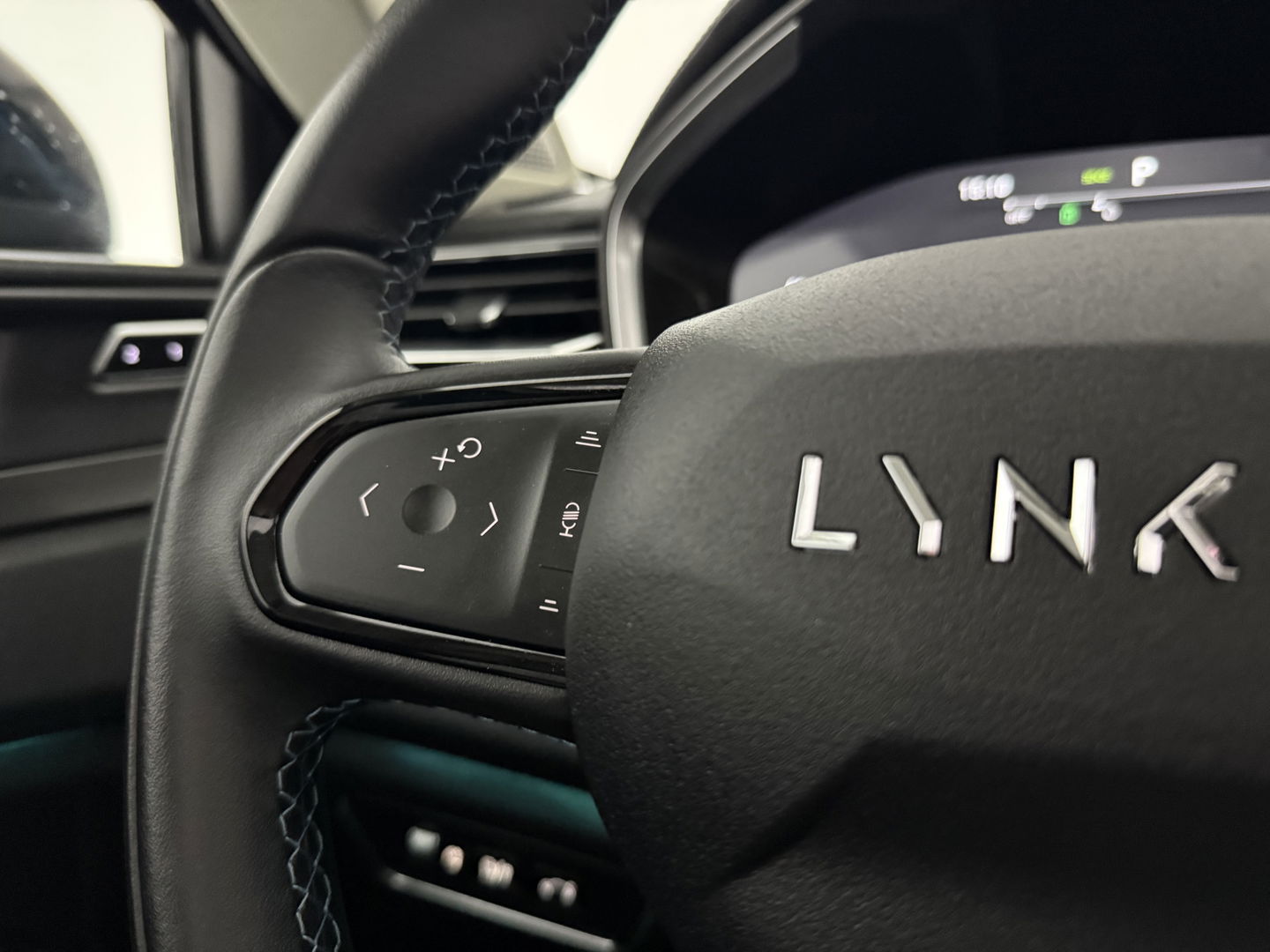 Lynk Co 01 1.5 | Pano | 360° | Virtual | Sfeerverl. | Memory | LED | Carplay | Adaptive Cruise