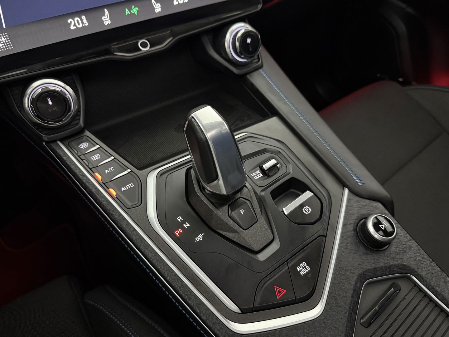 Lynk Co 01 1.5 | Pano | 360° | Virtual | Sfeerverl. | Memory | LED | Carplay | Adaptive Cruise