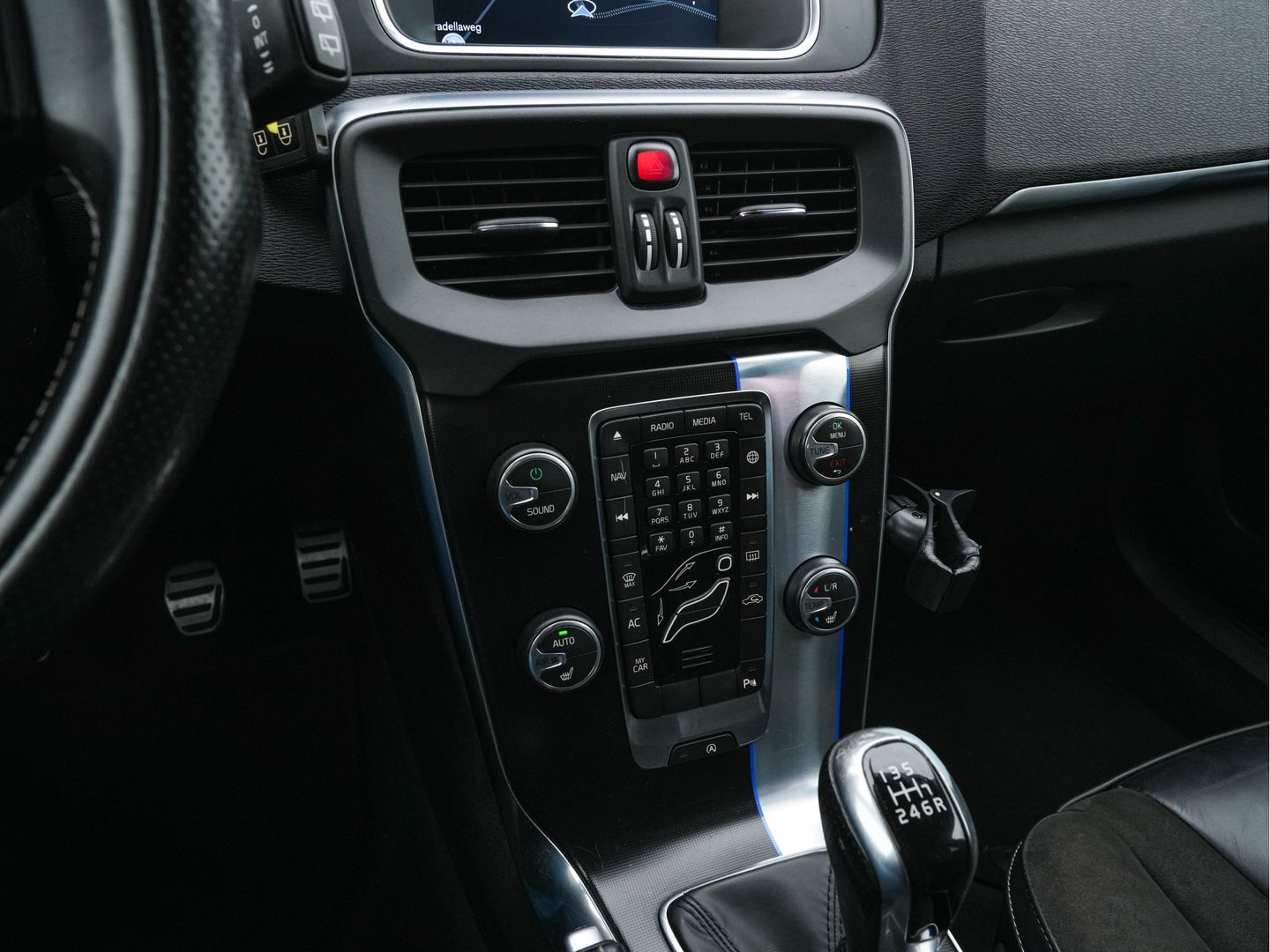 Volvo V40 2.0 D2 R-Design-Sportpack Business *LEATHER-ALCANTARA | XENON | NAVI-FULLMAP | HEATED-SPORTSEATS | ECC | PRIVACY-GLASS | PDC | CRUISE | 18''ALU*