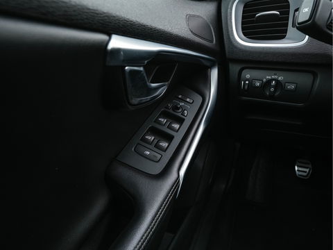 Volvo V40 2.0 D2 R-Design-Sportpack Business *LEATHER-ALCANTARA | XENON | NAVI-FULLMAP | HEATED-SPORTSEATS | ECC | PRIVACY-GLASS | PDC | CRUISE | 18''ALU*