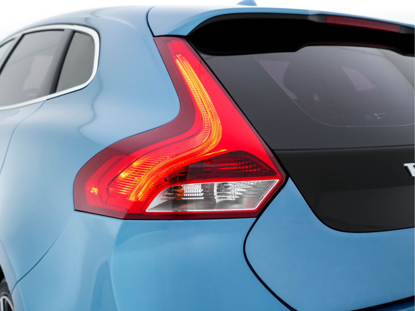 Volvo V40 2.0 D2 R-Design-Sportpack Business *LEATHER-ALCANTARA | XENON | NAVI-FULLMAP | HEATED-SPORTSEATS | ECC | PRIVACY-GLASS | PDC | CRUISE | 18''ALU*