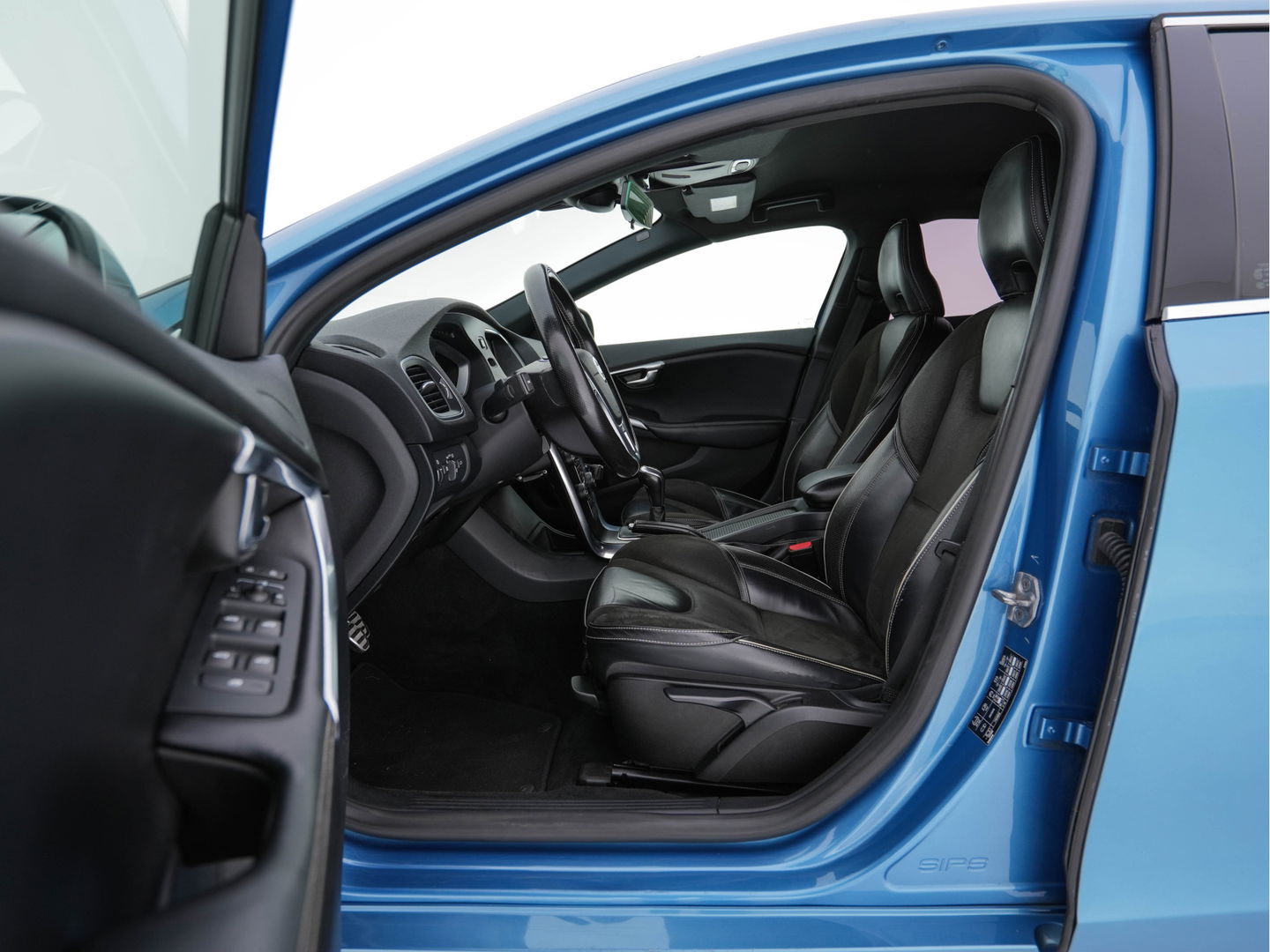 Volvo V40 2.0 D2 R-Design-Sportpack Business *LEATHER-ALCANTARA | XENON | NAVI-FULLMAP | HEATED-SPORTSEATS | ECC | PRIVACY-GLASS | PDC | CRUISE | 18''ALU*