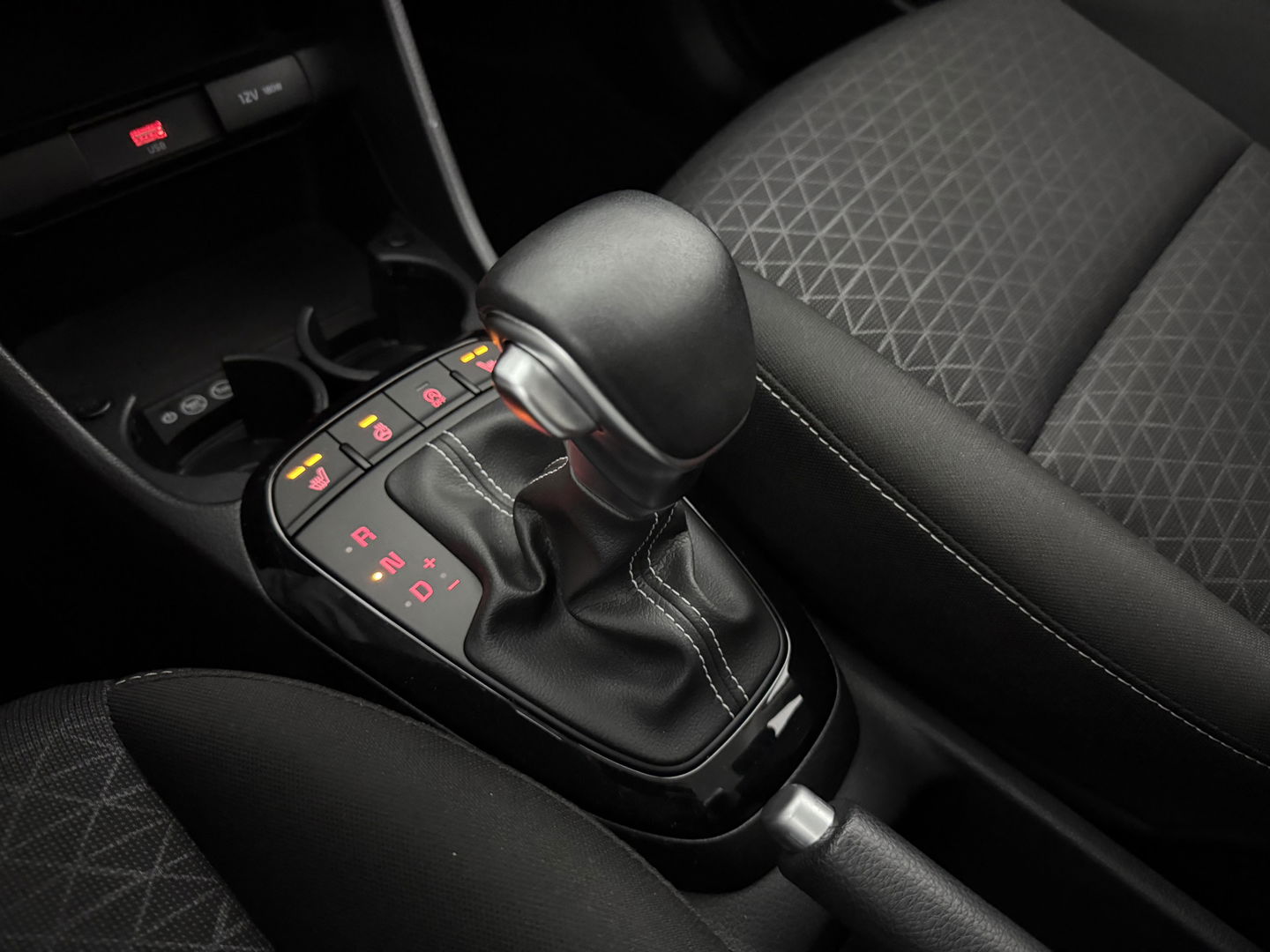 Kia Picanto 1.2 Dynamic line | Camera | Carplay | Stoel/Stuur verwarmd | Cruise | Parkeersens.