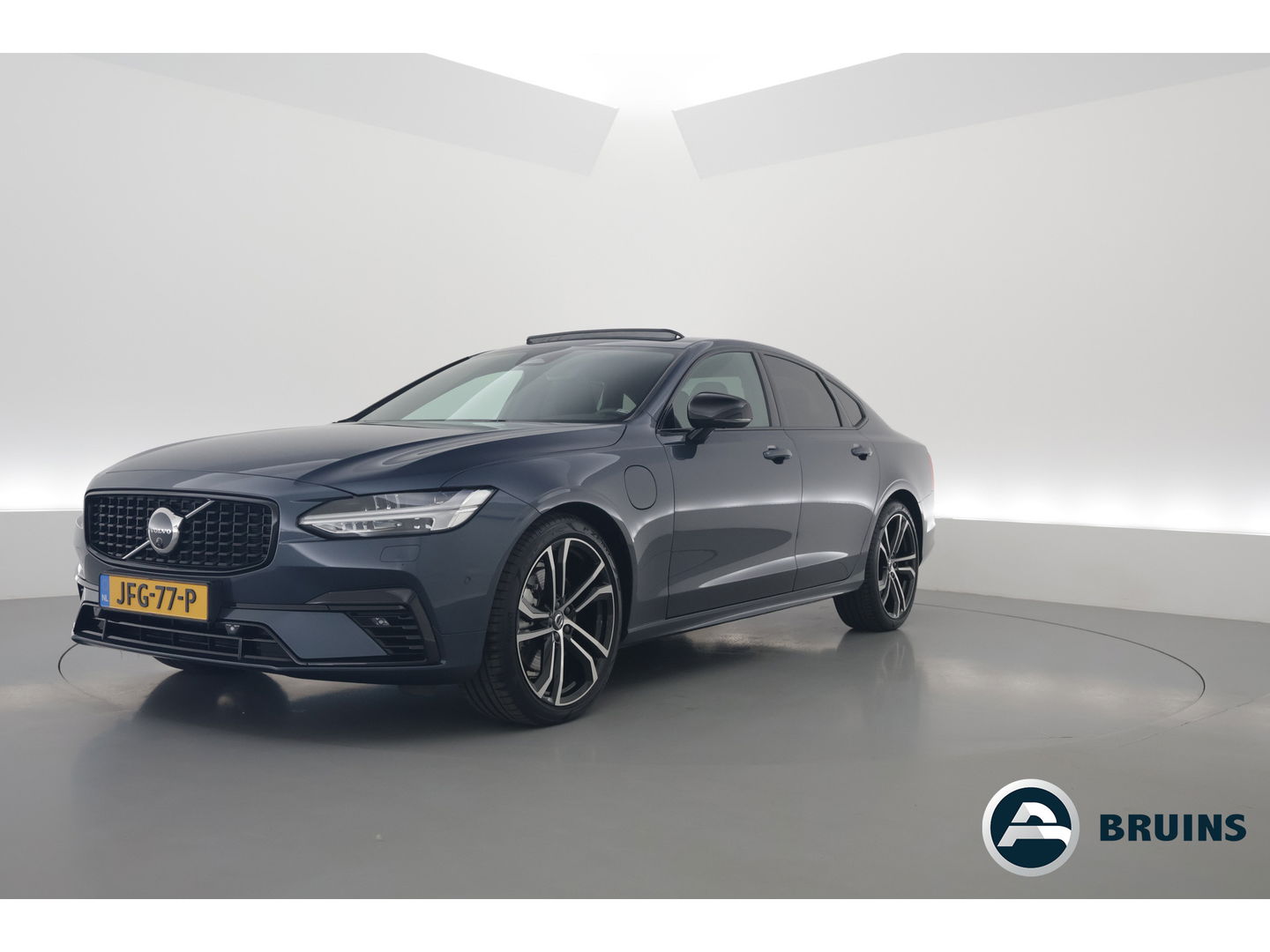 Volvo S90 T8 Recharge Plus Dark | Luchtvering | Schuifdak | Harman Kardon | 360cam | Memory seats | Pilot Assist