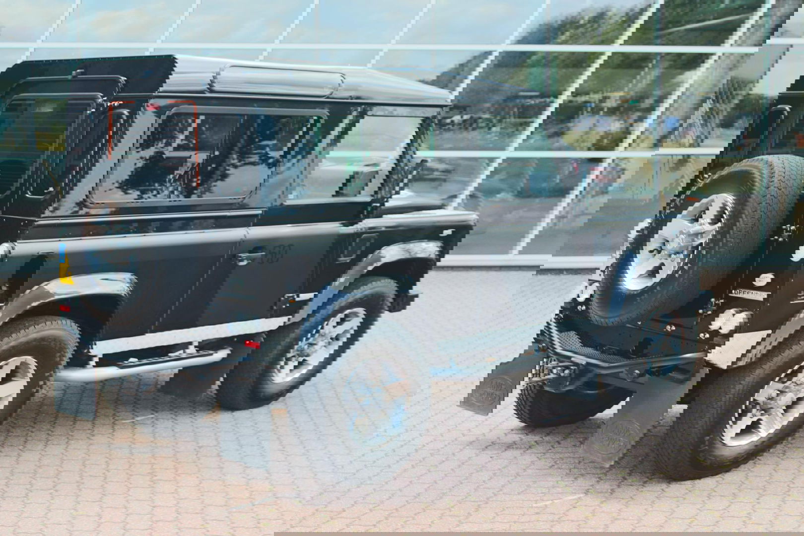 Land Rover Defender 2.4 TD 90 SW SVX 60th Anniversary „De Uiver” Special incl. Full Opties