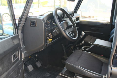 Land Rover Defender 2.4 TD 90 SW SVX 60th Anniversary „De Uiver” Special incl. Full Opties