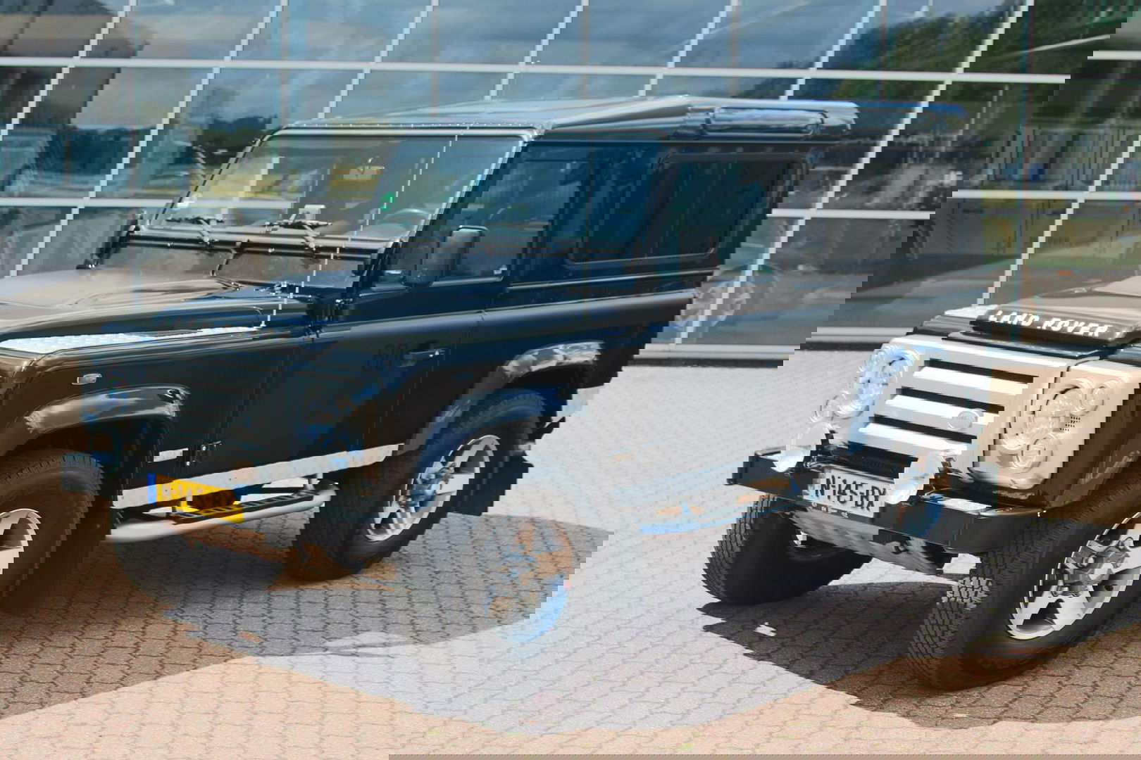 Land Rover Defender 2.4 TD 90 SW SVX 60th Anniversary „De Uiver” Special incl. Full Opties