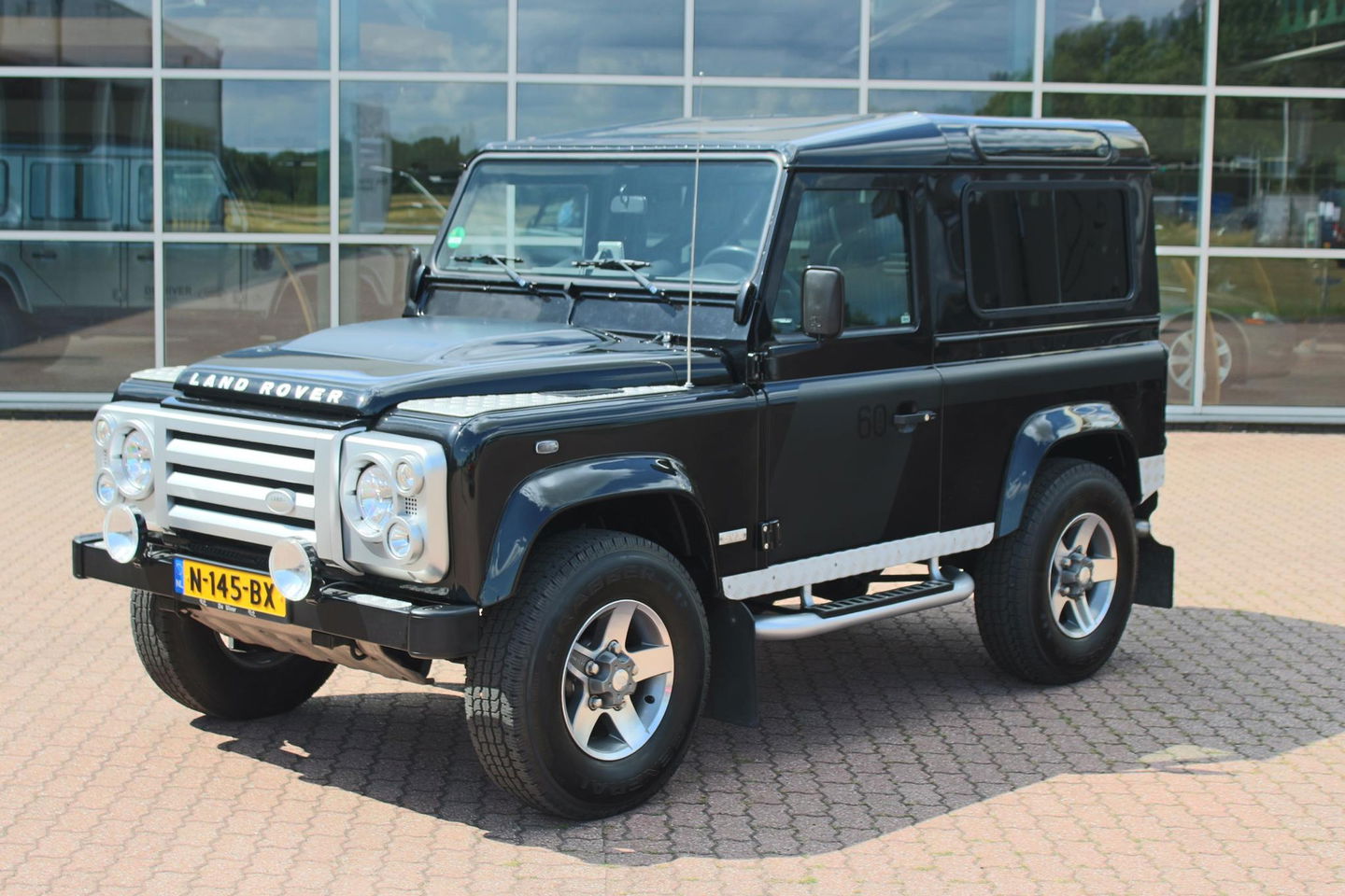 Land Rover Defender 2.4 TD 90 SW SVX 60th Anniversary „De Uiver” Special incl. Full Opties