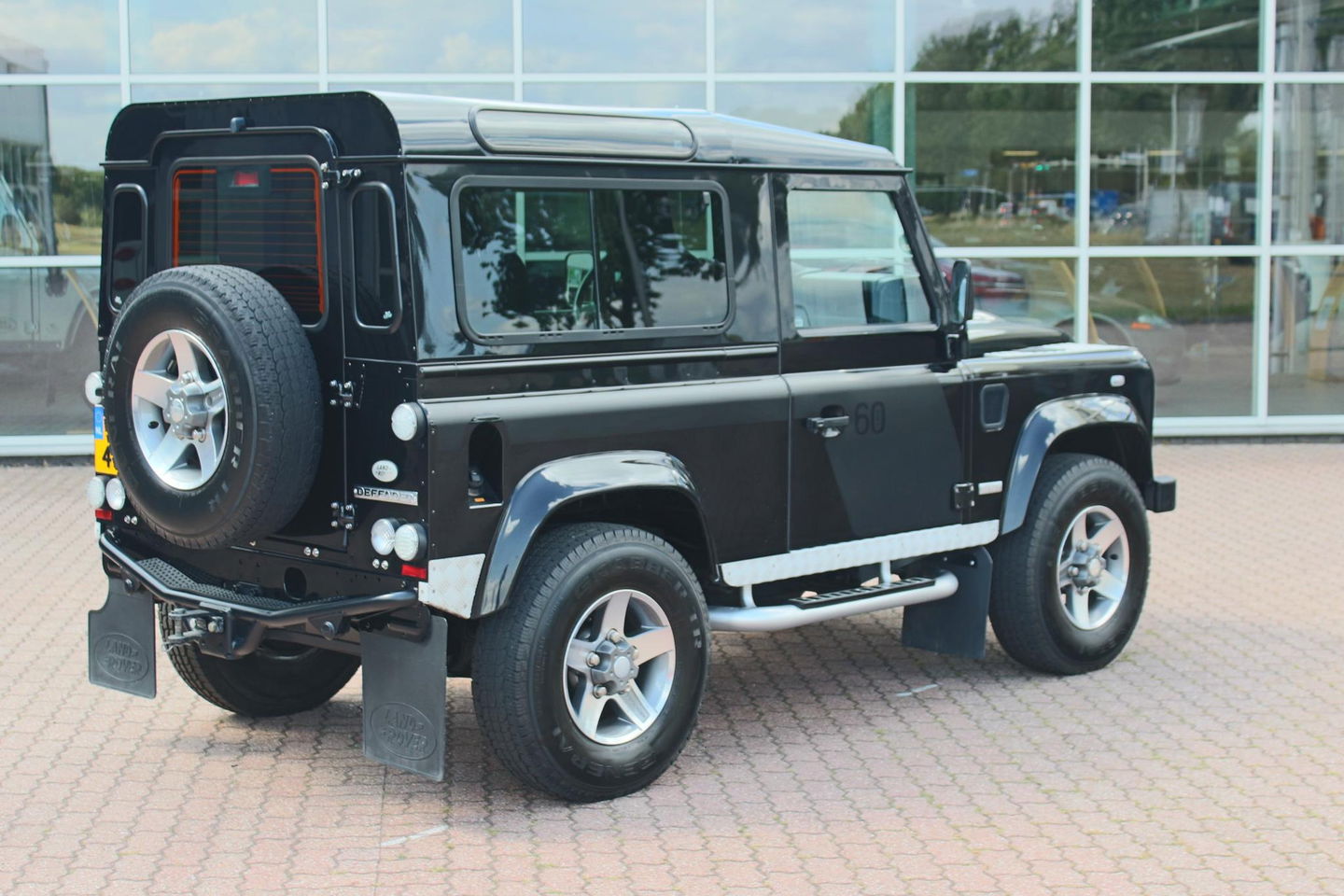Land Rover Defender 2.4 TD 90 SW SVX 60th Anniversary „De Uiver” Special incl. Full Opties