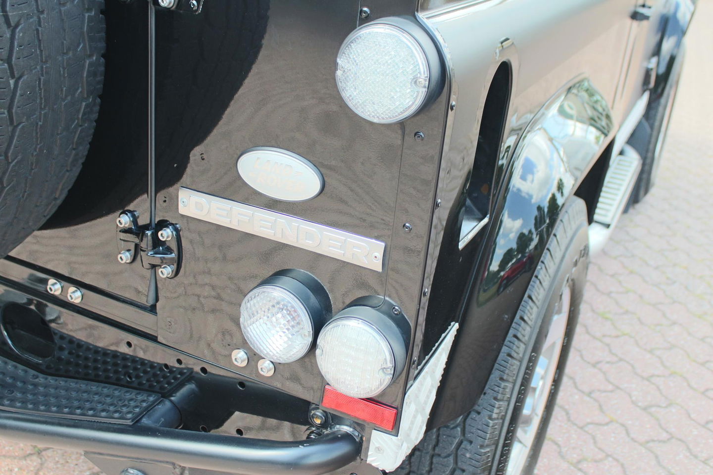 Land Rover Defender 2.4 TD 90 SW SVX 60th Anniversary „De Uiver” Special incl. Full Opties