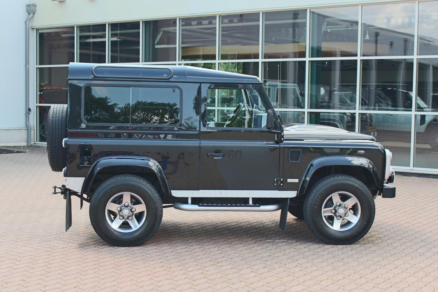 Land Rover Defender 2.4 TD 90 SW SVX 60th Anniversary „De Uiver” Special incl. Full Opties