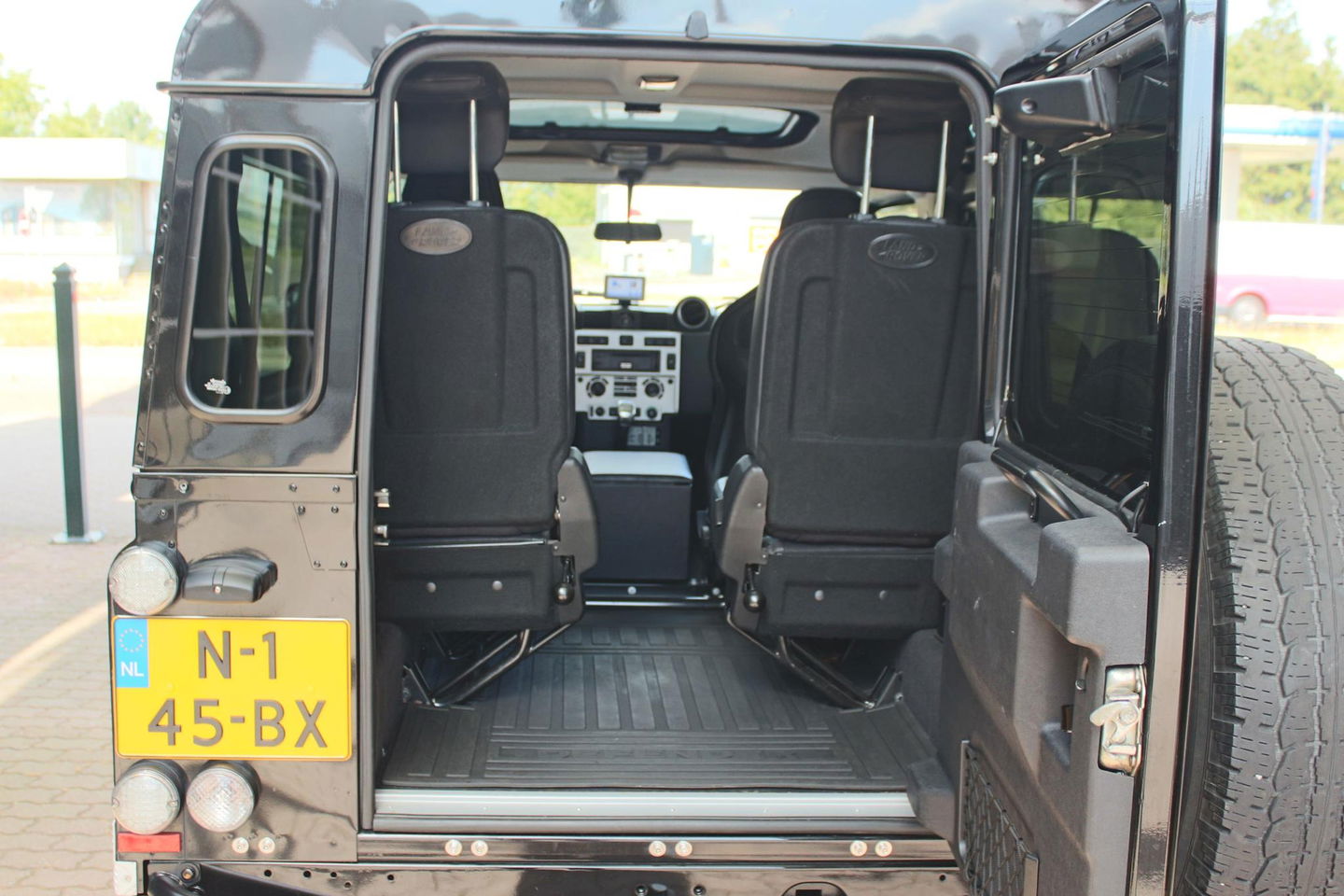 Land Rover Defender 2.4 TD 90 SW SVX 60th Anniversary „De Uiver” Special incl. Full Opties