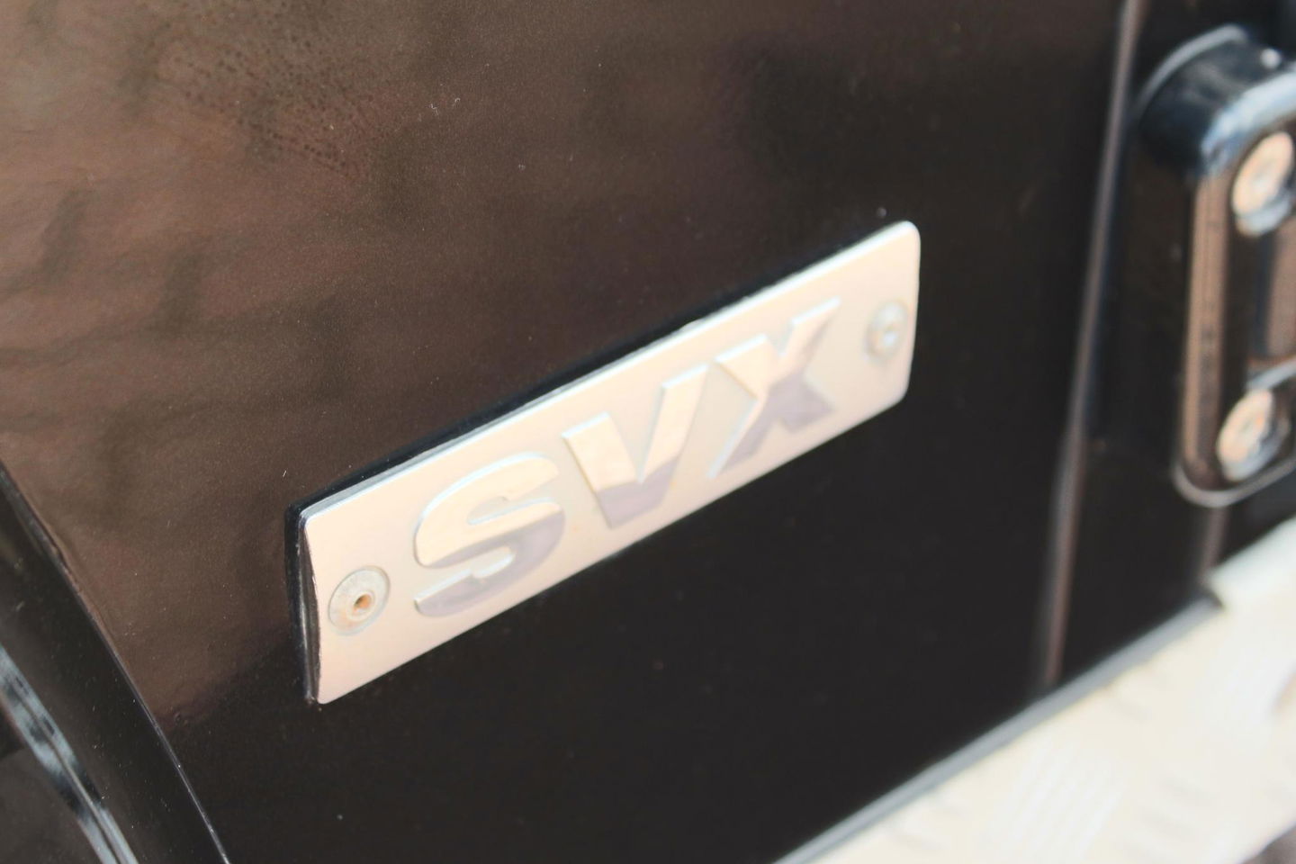 Land Rover Defender 2.4 TD 90 SW SVX 60th Anniversary „De Uiver” Special incl. Full Opties