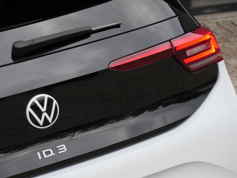 Volkswagen ID.3 1ST PLUS 58kWh/ CAMERA/ KEYLESS/ MATRIX LED