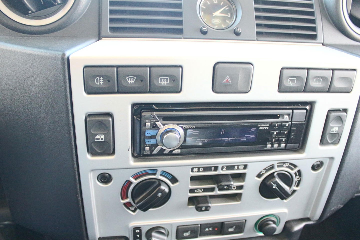 Land Rover Defender 2.4 TD 90 SW SVX 60th Anniversary „De Uiver” Special incl. Full Opties