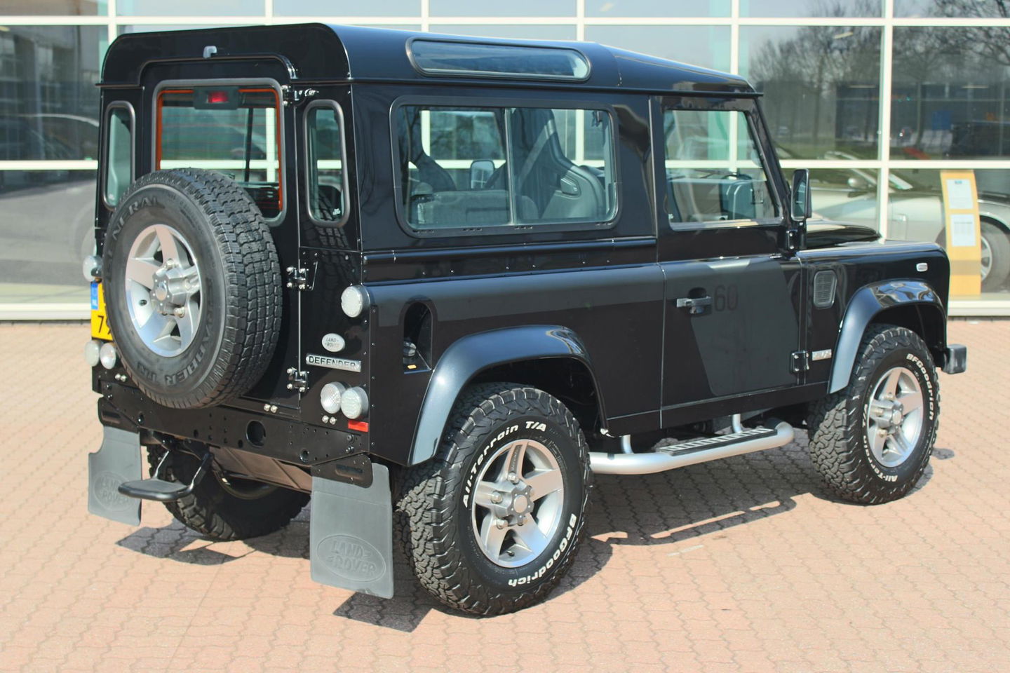 Land Rover Defender 2.4 TD 90 SW SVX 60th Anniversary „De Uiver” Special incl. Full Opties