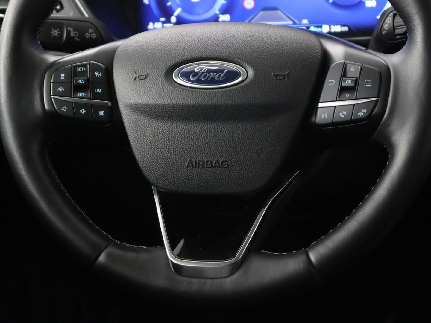 Ford Kuga 2.5 PHEV Vignale | Head-Up | Trekhaak | Adaptive cruise | Leder | 360 Camera | Stoelverwarming | Digital Cockpit | Carplay | Dodehoek detectie | Navigatie | Keyless | Achterbankverwarming | Plug In