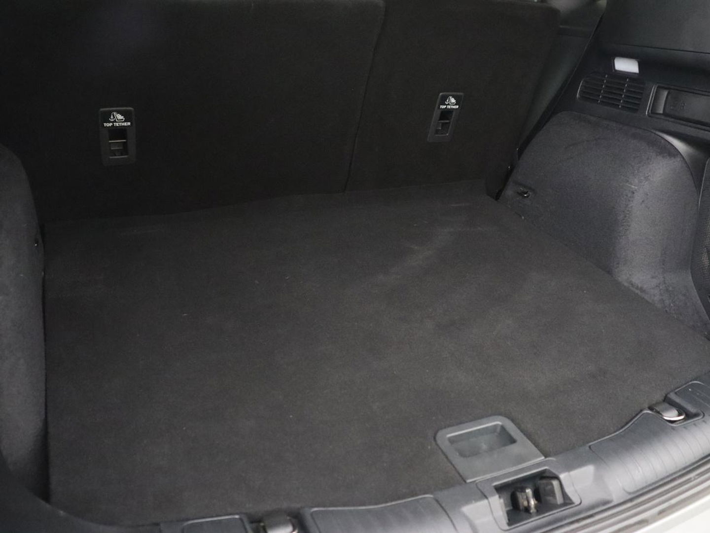 Ford Kuga 2.5 PHEV Vignale | Head-Up | Trekhaak | Adaptive cruise | Leder | 360 Camera | Stoelverwarming | Digital Cockpit | Carplay | Dodehoek detectie | Navigatie | Keyless | Achterbankverwarming | Plug In
