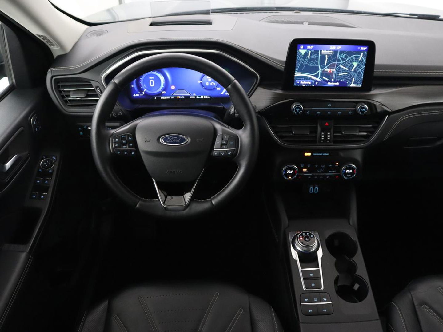 Ford Kuga 2.5 PHEV Vignale | Head-Up | Trekhaak | Adaptive cruise | Leder | 360 Camera | Stoelverwarming | Digital Cockpit | Carplay | Dodehoek detectie | Navigatie | Keyless | Achterbankverwarming | Plug In