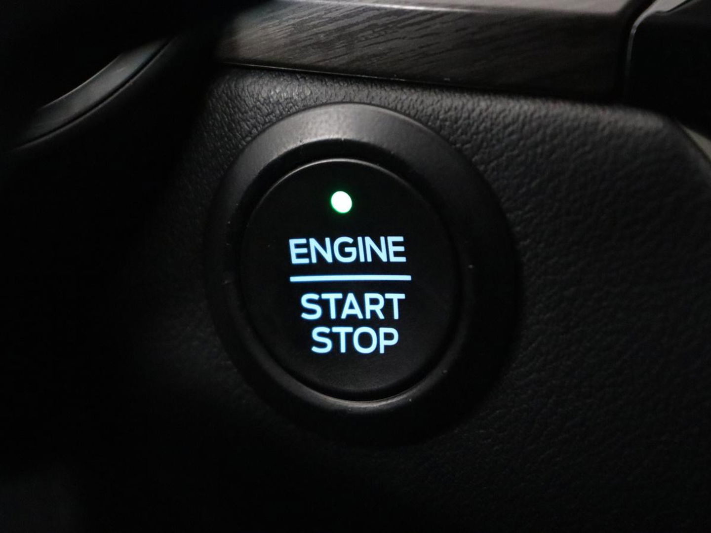 Ford Kuga 2.5 PHEV Vignale | Head-Up | Trekhaak | Adaptive cruise | Leder | 360 Camera | Stoelverwarming | Digital Cockpit | Carplay | Dodehoek detectie | Navigatie | Keyless | Achterbankverwarming | Plug In