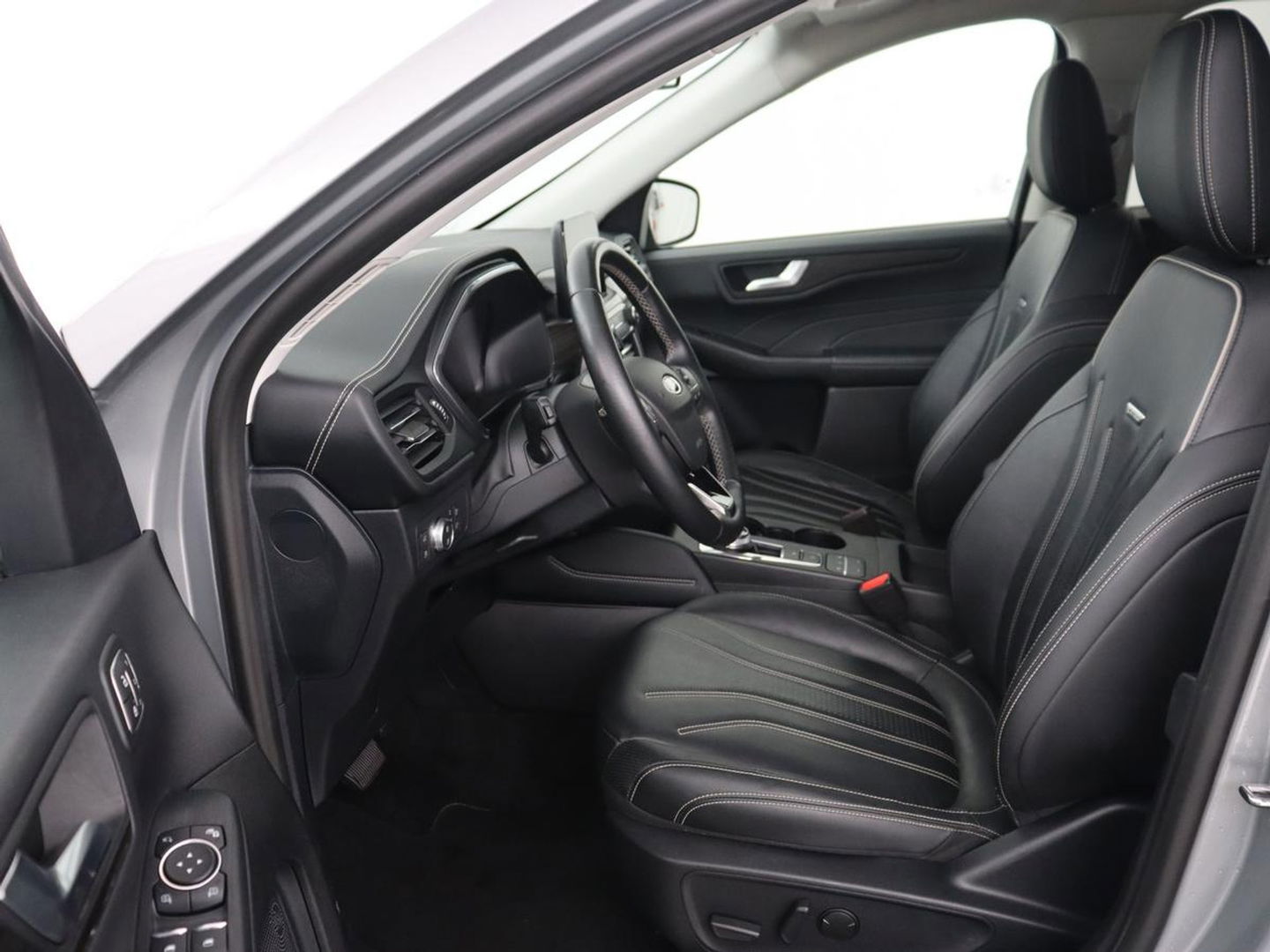 Ford Kuga 2.5 PHEV Vignale | Head-Up | Trekhaak | Adaptive cruise | Leder | 360 Camera | Stoelverwarming | Digital Cockpit | Carplay | Dodehoek detectie | Navigatie | Keyless | Achterbankverwarming | Plug In