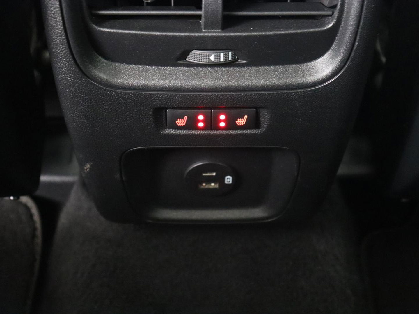 Ford Kuga 2.5 PHEV Vignale | Head-Up | Trekhaak | Adaptive cruise | Leder | 360 Camera | Stoelverwarming | Digital Cockpit | Carplay | Dodehoek detectie | Navigatie | Keyless | Achterbankverwarming | Plug In