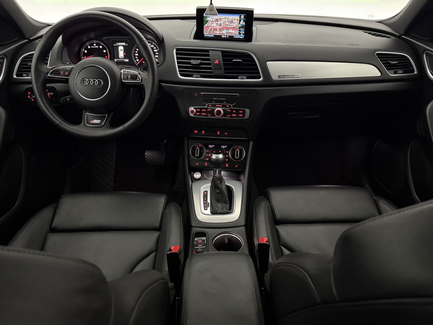 Audi Q3 2.0 TFSI Quattro 221PK S-line | Camera | Cruise | Leder | Navi | Stoelverw. | Keyless | NAP