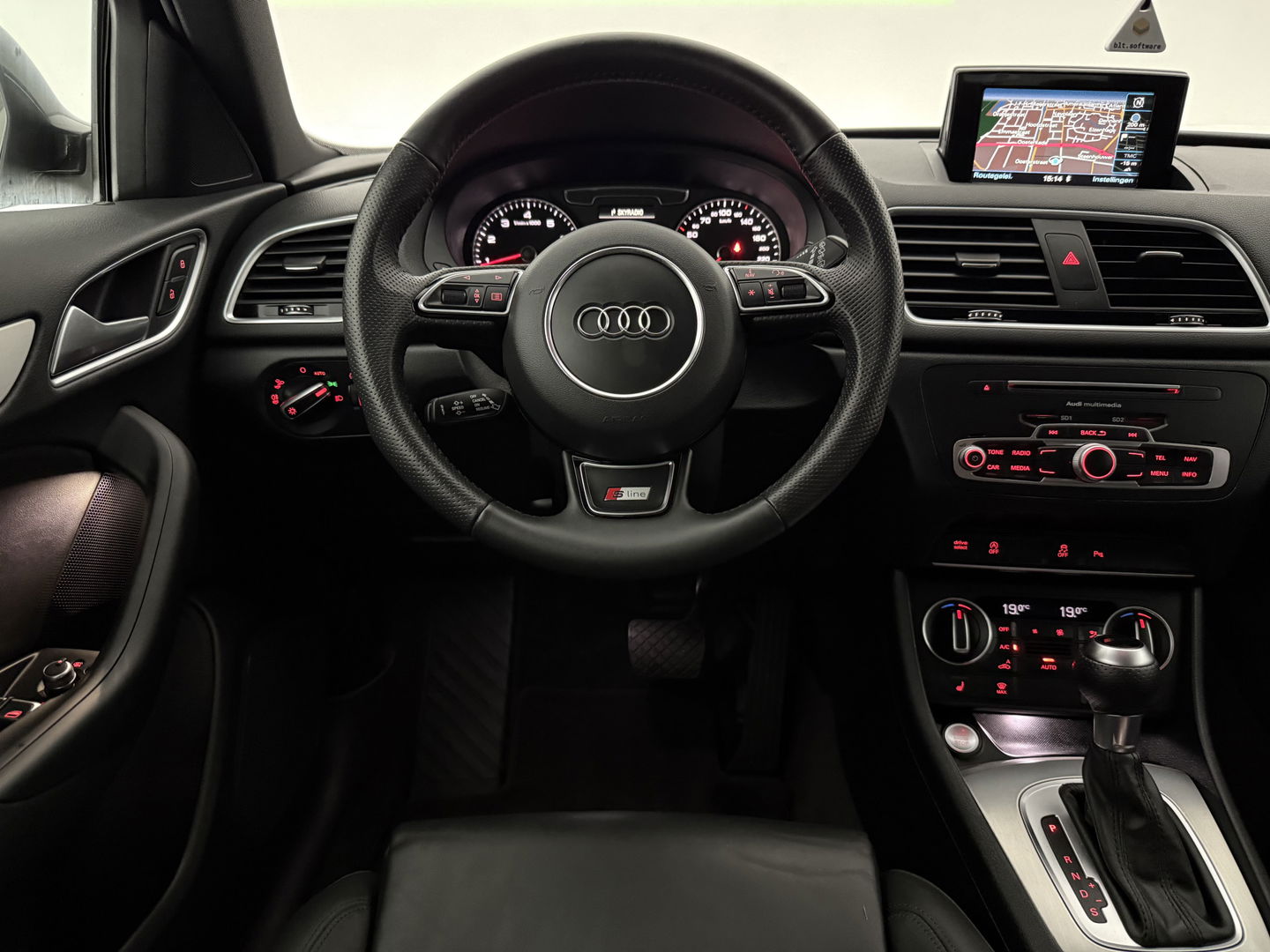 Audi Q3 2.0 TFSI Quattro 221PK S-line | Camera | Cruise | Leder | Navi | Stoelverw. | Keyless | NAP