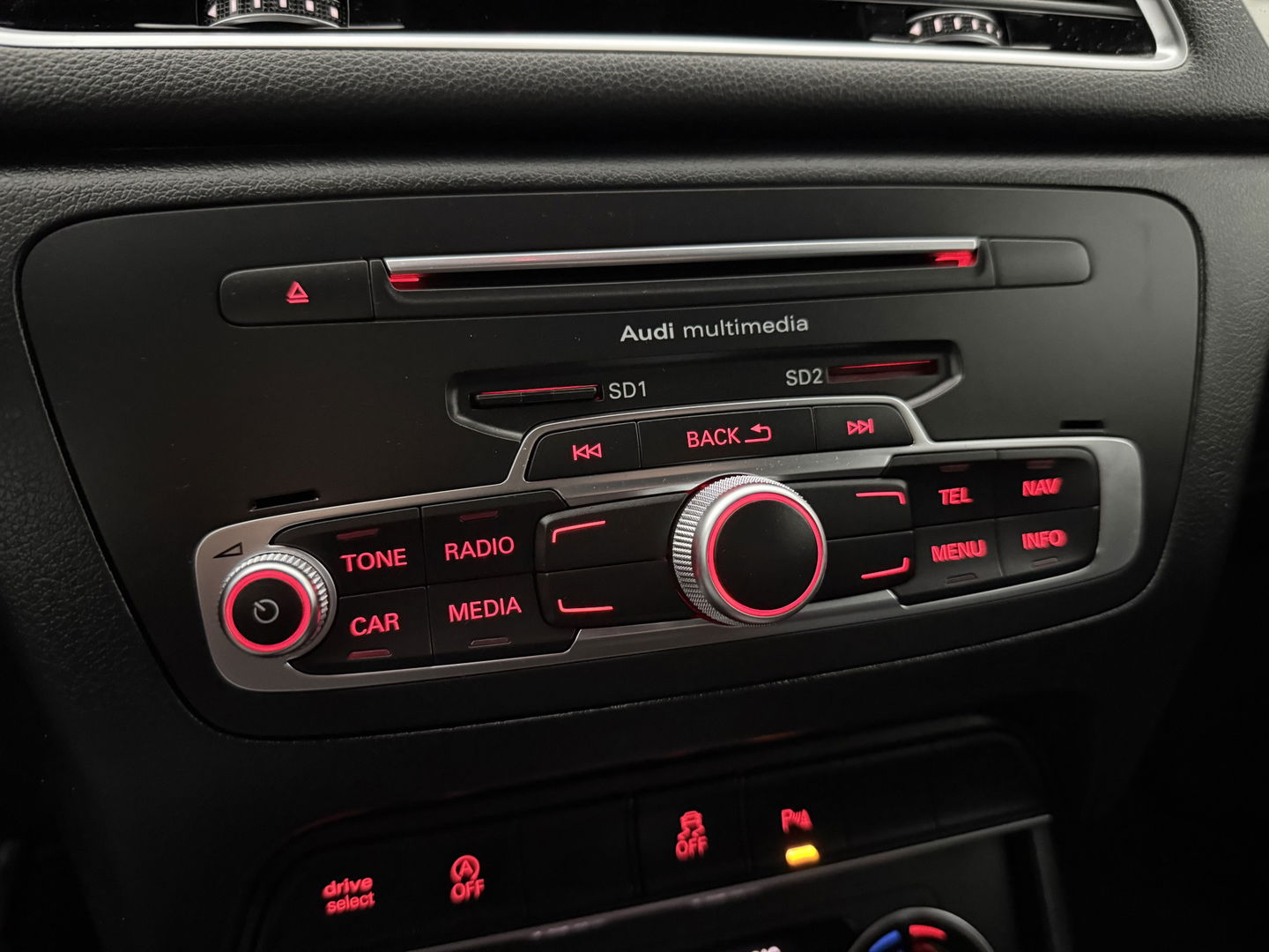 Audi Q3 2.0 TFSI Quattro 221PK S-line | Camera | Cruise | Leder | Navi | Stoelverw. | Keyless | NAP