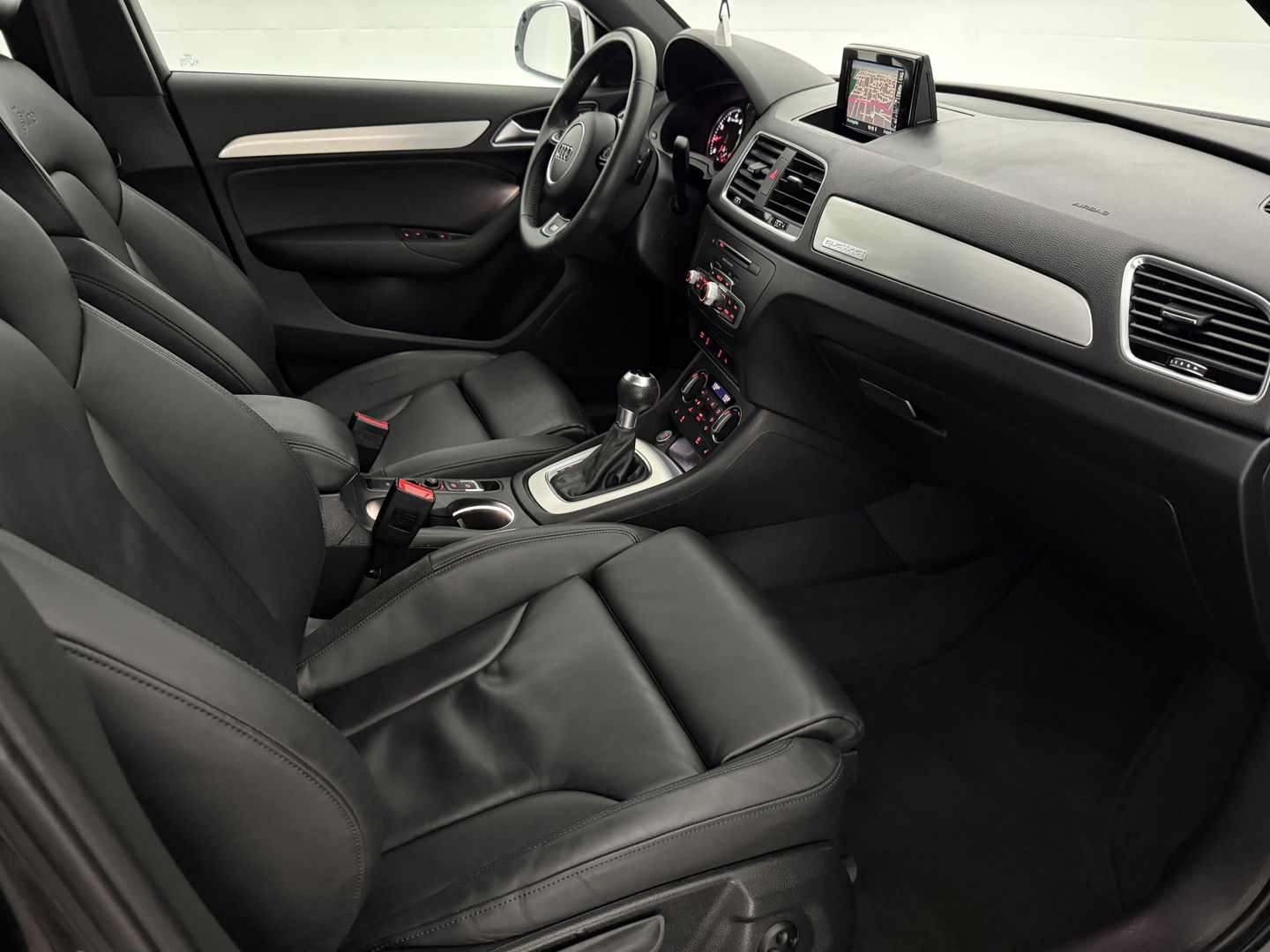 Audi Q3 2.0 TFSI Quattro 221PK S-line | Camera | Cruise | Leder | Navi | Stoelverw. | Keyless | NAP