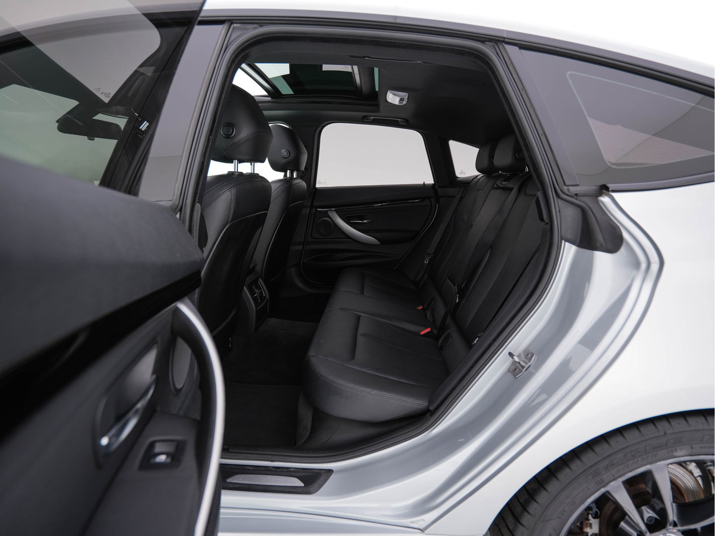 BMW 3-serie Gran Turismo 320i M-Sportpack High Executive Aut. *PANO | XENON | LUXURY-LEATHER | HEATED-SPORTSEATS | SHIFT-PADDLES | PRIVACY-GLASS | NAVI-FULLMAP | ECC | PDC | CRUISE | 19''ALU*