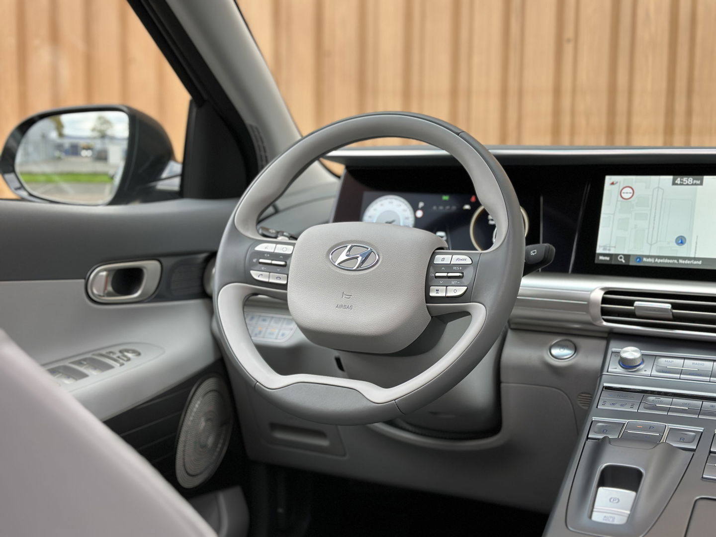 Hyundai NEXO FCEV Plus Pack | Matt Grijs | Panoramadak | 360° Camera | Stoelventilatie | Stuurwiel Verwarming | Krell Audio | Achterbank Verwarming | Dodehoek Sensor | Lane Assist | DAB |