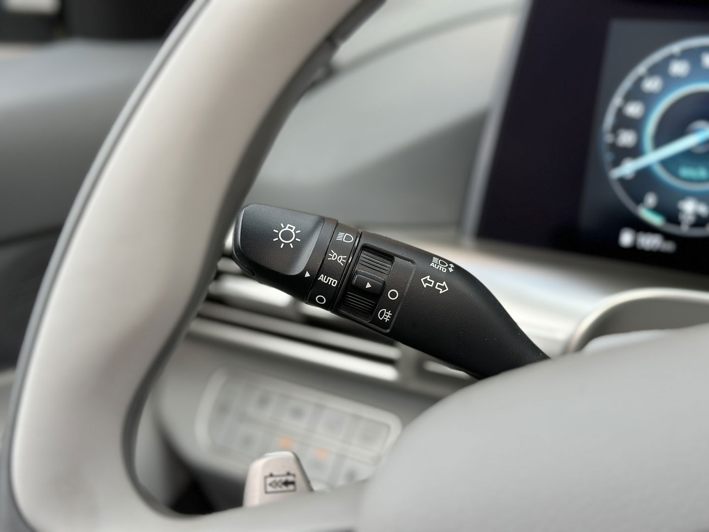 Hyundai NEXO FCEV Plus Pack | Matt Grijs | Panoramadak | 360° Camera | Stoelventilatie | Stuurwiel Verwarming | Krell Audio | Achterbank Verwarming | Dodehoek Sensor | Lane Assist | DAB |