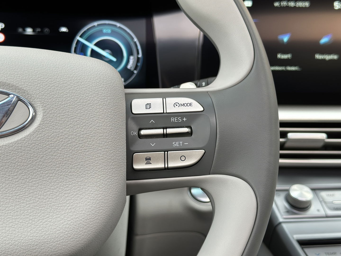 Hyundai NEXO FCEV Plus Pack | Matt Grijs | Panoramadak | 360° Camera | Stoelventilatie | Stuurwiel Verwarming | Krell Audio | Achterbank Verwarming | Dodehoek Sensor | Lane Assist | DAB |