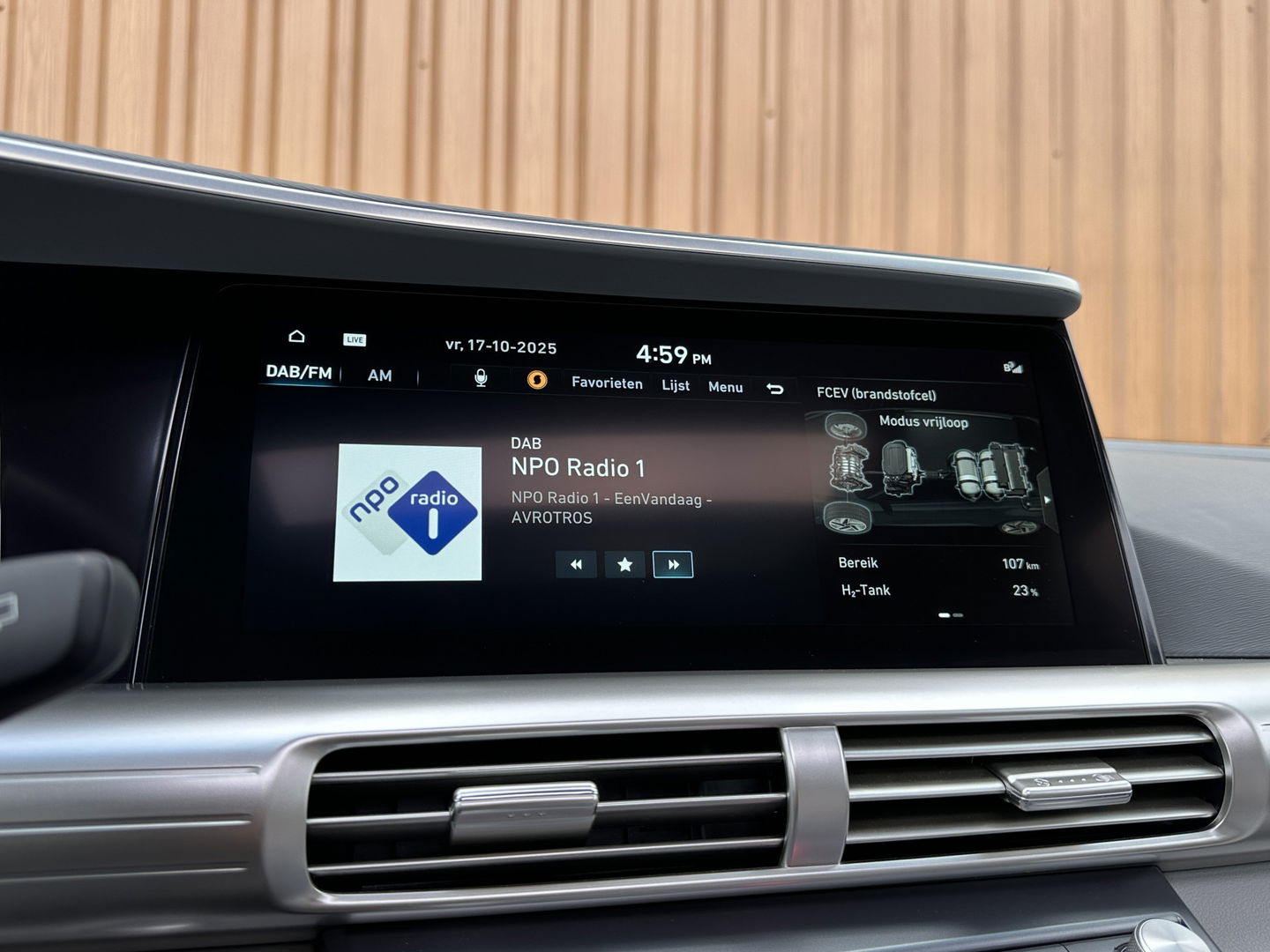 Hyundai NEXO FCEV Plus Pack | Matt Grijs | Panoramadak | 360° Camera | Stoelventilatie | Stuurwiel Verwarming | Krell Audio | Achterbank Verwarming | Dodehoek Sensor | Lane Assist | DAB |