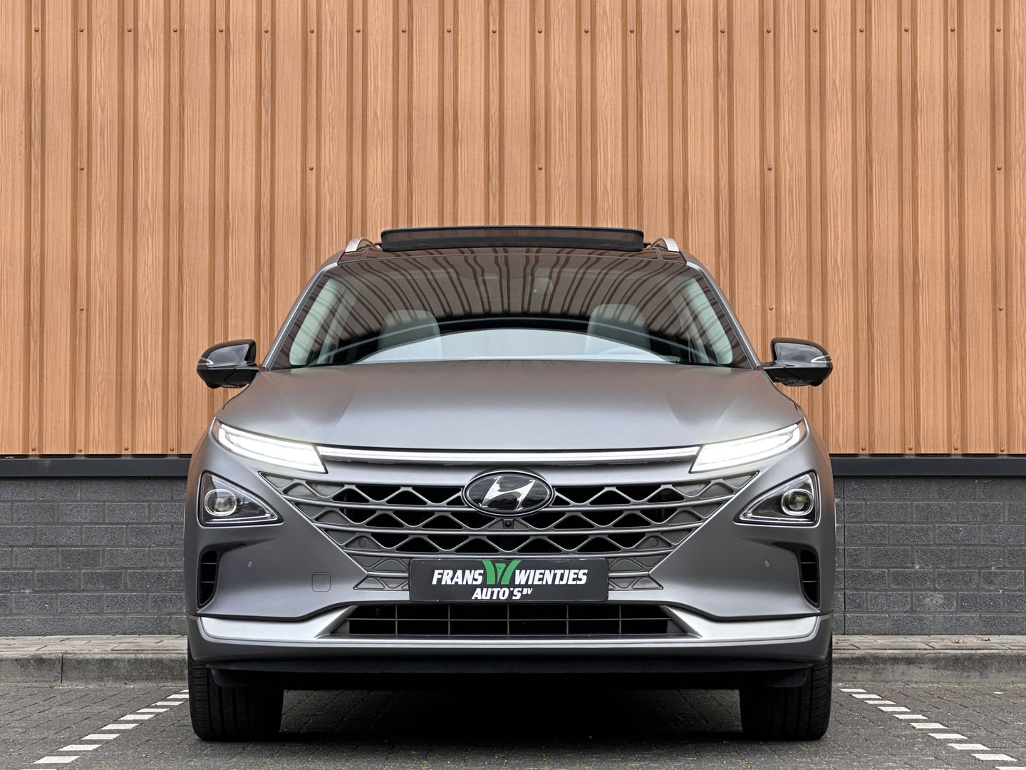 Hyundai NEXO FCEV Plus Pack | Matt Grijs | Panoramadak | 360° Camera | Stoelventilatie | Stuurwiel Verwarming | Krell Audio | Achterbank Verwarming | Dodehoek Sensor | Lane Assist | DAB |