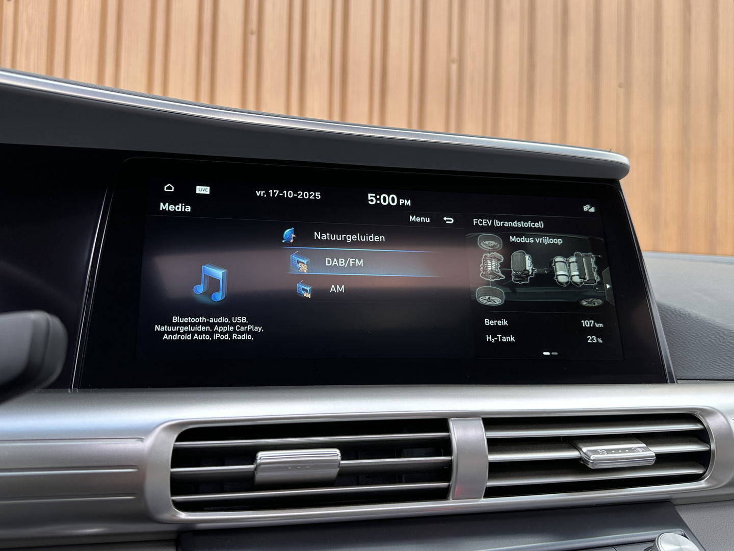 Hyundai NEXO FCEV Plus Pack | Matt Grijs | Panoramadak | 360° Camera | Stoelventilatie | Stuurwiel Verwarming | Krell Audio | Achterbank Verwarming | Dodehoek Sensor | Lane Assist | DAB |