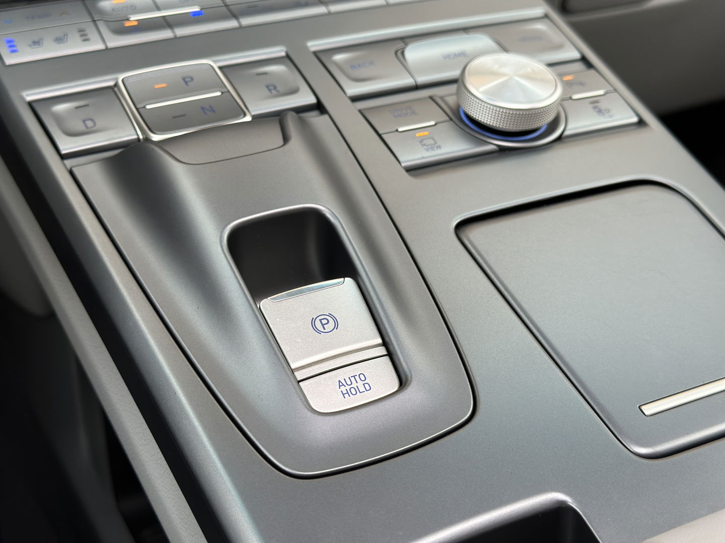 Hyundai NEXO FCEV Plus Pack | Matt Grijs | Panoramadak | 360° Camera | Stoelventilatie | Stuurwiel Verwarming | Krell Audio | Achterbank Verwarming | Dodehoek Sensor | Lane Assist | DAB |
