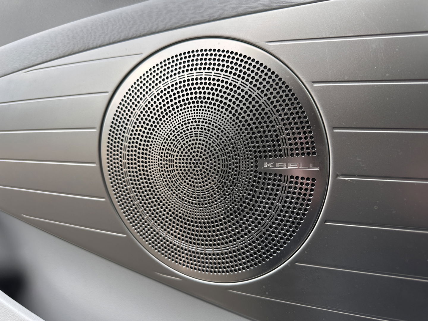 Hyundai NEXO FCEV Plus Pack | Matt Grijs | Panoramadak | 360° Camera | Stoelventilatie | Stuurwiel Verwarming | Krell Audio | Achterbank Verwarming | Dodehoek Sensor | Lane Assist | DAB |