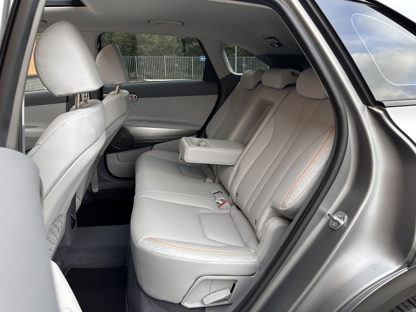 Hyundai NEXO FCEV Plus Pack | Matt Grijs | Panoramadak | 360° Camera | Stoelventilatie | Stuurwiel Verwarming | Krell Audio | Achterbank Verwarming | Dodehoek Sensor | Lane Assist | DAB |