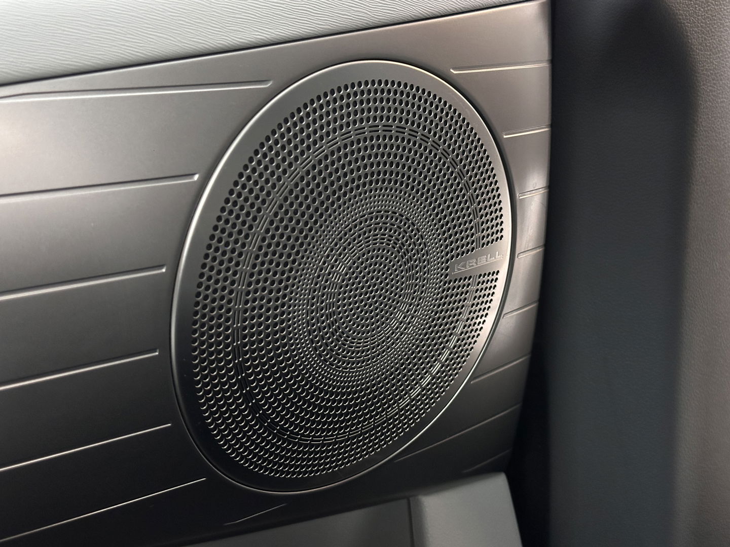 Hyundai NEXO FCEV Plus Pack | Matt Grijs | Panoramadak | 360° Camera | Stoelventilatie | Stuurwiel Verwarming | Krell Audio | Achterbank Verwarming | Dodehoek Sensor | Lane Assist | DAB |