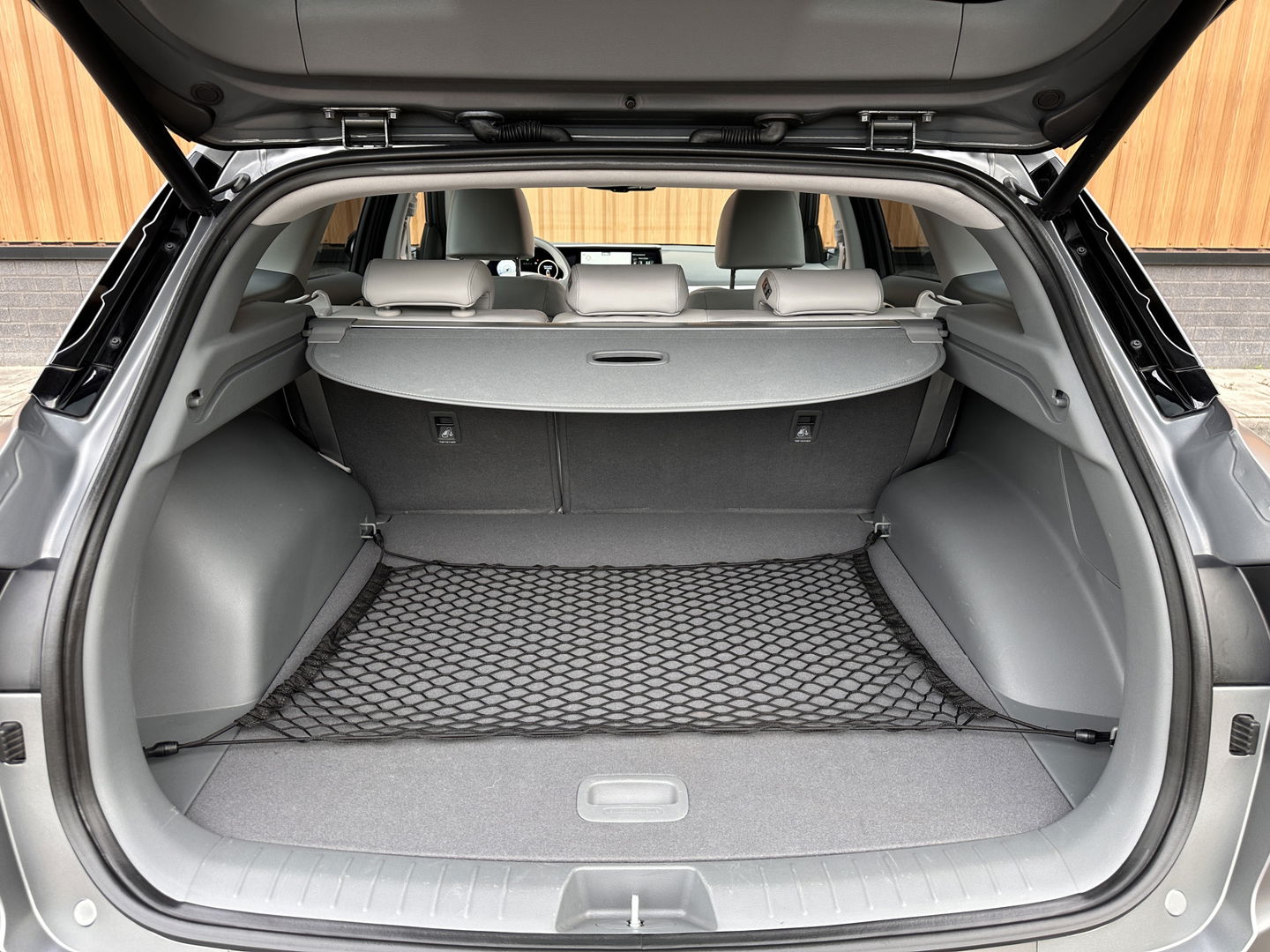 Hyundai NEXO FCEV Plus Pack | Matt Grijs | Panoramadak | 360° Camera | Stoelventilatie | Stuurwiel Verwarming | Krell Audio | Achterbank Verwarming | Dodehoek Sensor | Lane Assist | DAB |