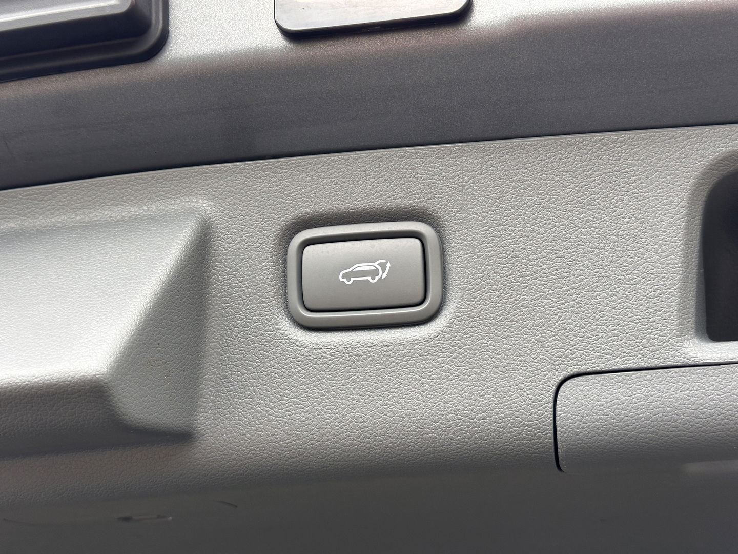 Hyundai NEXO FCEV Plus Pack | Matt Grijs | Panoramadak | 360° Camera | Stoelventilatie | Stuurwiel Verwarming | Krell Audio | Achterbank Verwarming | Dodehoek Sensor | Lane Assist | DAB |