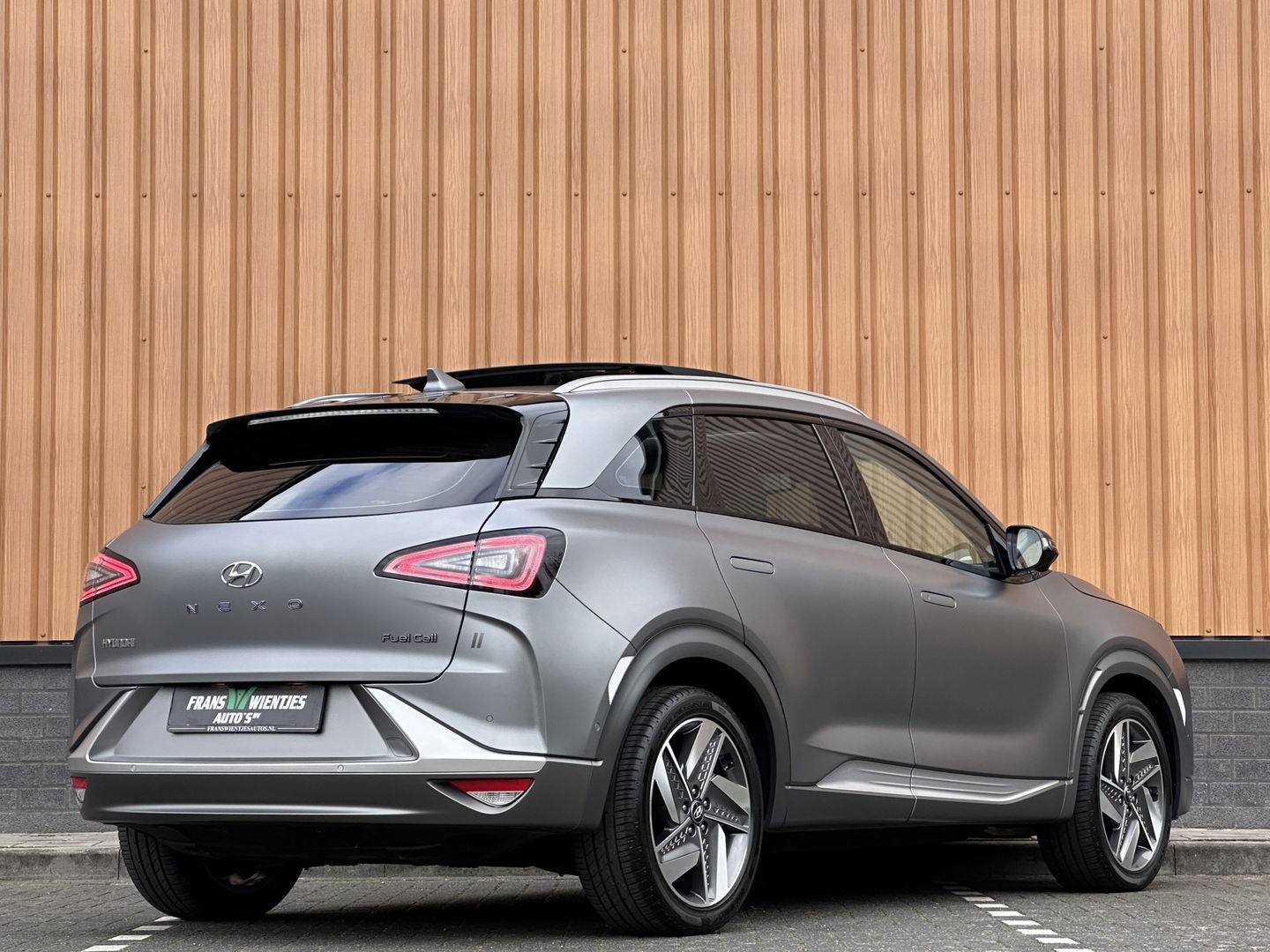 Hyundai NEXO FCEV Plus Pack | Matt Grijs | Panoramadak | 360° Camera | Stoelventilatie | Stuurwiel Verwarming | Krell Audio | Achterbank Verwarming | Dodehoek Sensor | Lane Assist | DAB |