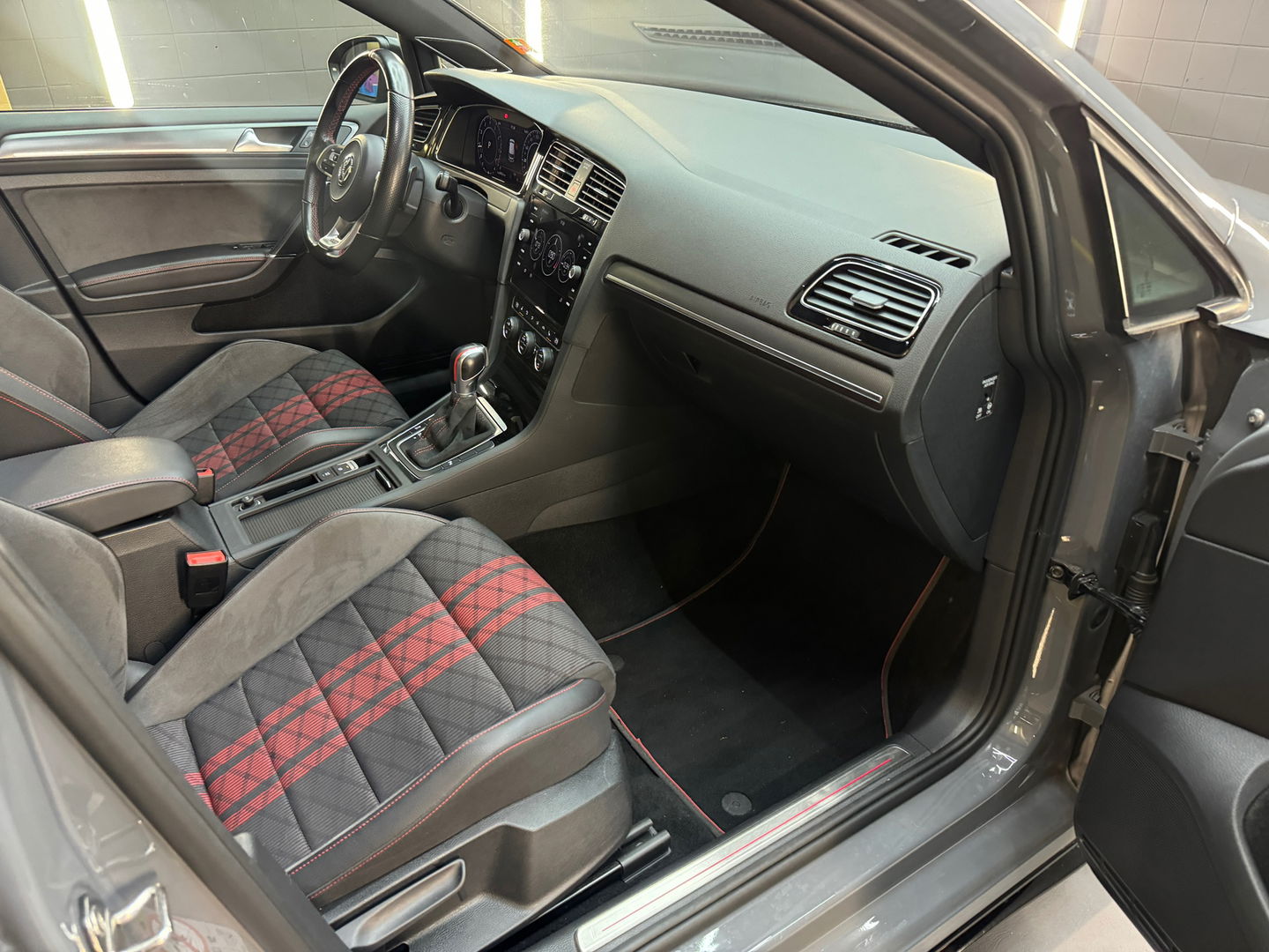 Volkswagen Golf 2.0 TSI GTI TCR Pano|Keyless|Dynaudio|Camera