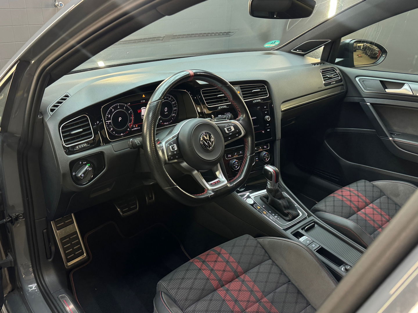 Volkswagen Golf 2.0 TSI GTI TCR Pano|Keyless|Dynaudio|Camera