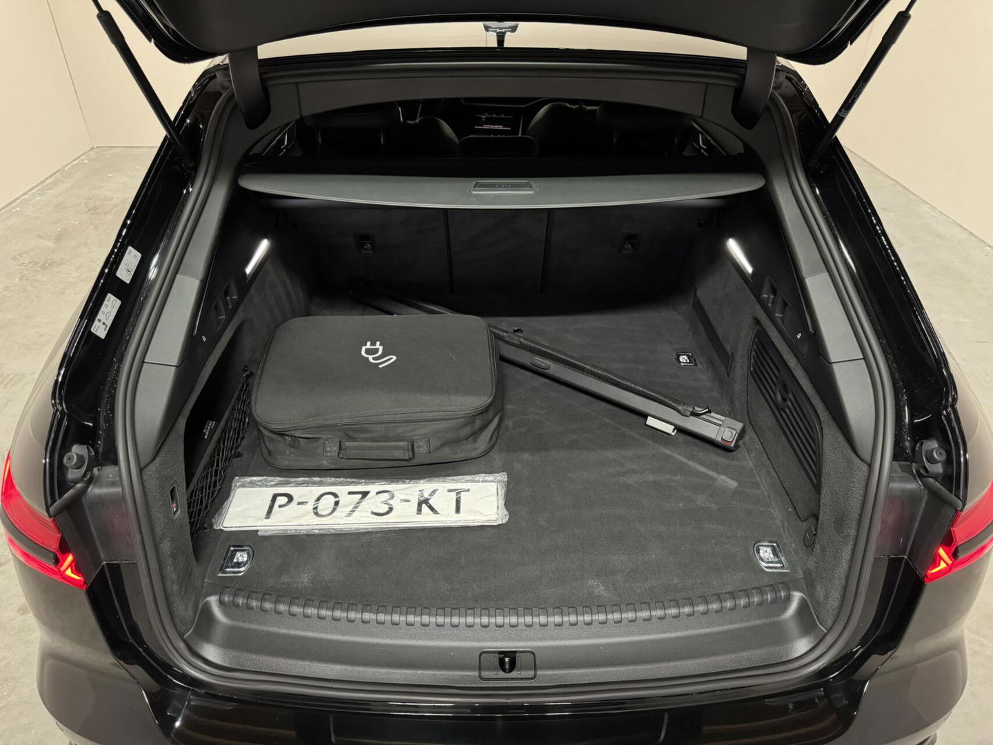 Audi A6 Avant 55 TFSI e Quattro Competition S-Line Black Edition