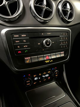 Mercedes-Benz GLA 180 AMG Navi Camera Cruise Climate PDC